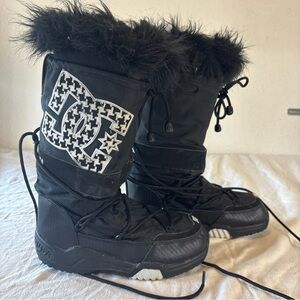 DC Chalet RARE Y2K FAUX FUR SNOW/SKI BOOTS SIZE SMALL 5